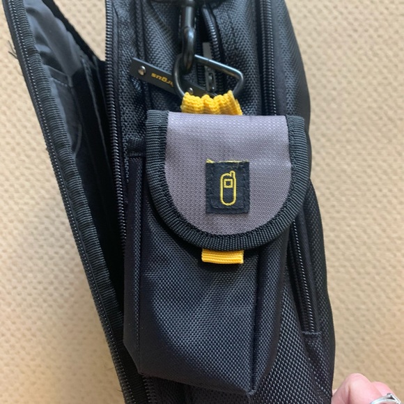 Tarsus Laptop Carrying Case 15.6 inch Black & Grey - Picture 7 of 10